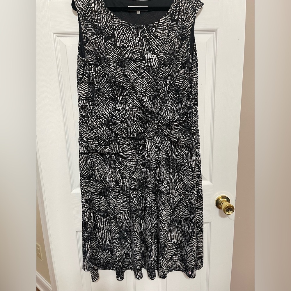 Sleeveless black and white faux wrap dress; mid knee length; hangs nice; 18w